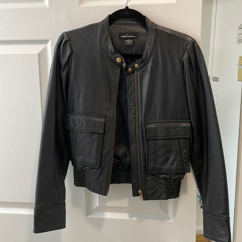 Genuine leather cropped jacket